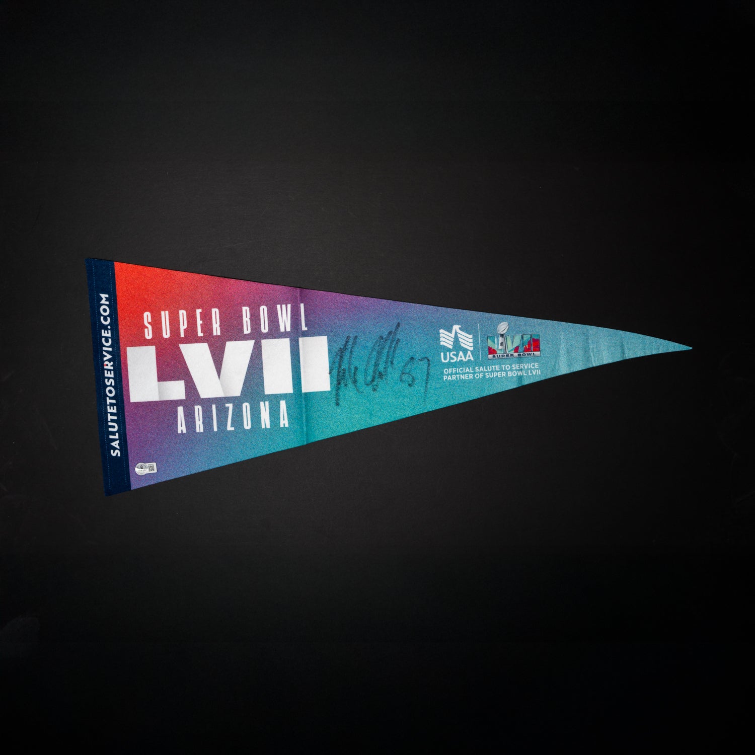 Bandera Firmada por Rob Gronkowski – Super Bowl LVII, Arizona